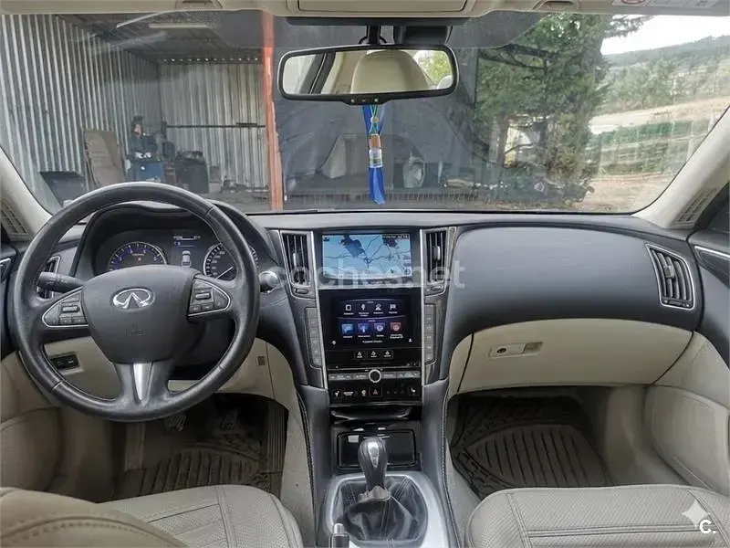 Usado Infiniti Q50 Premium 170 CV (125 kW) 2014 Negro Berlina