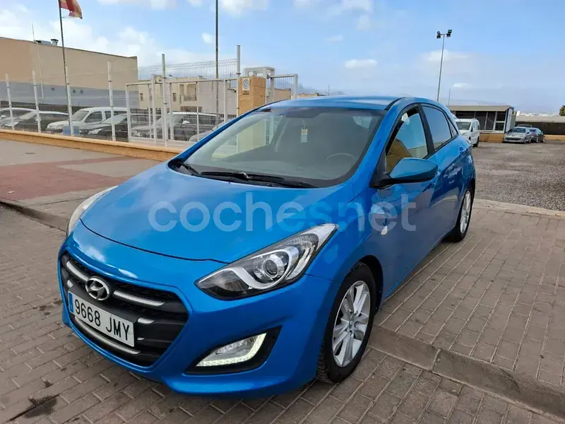 Usado Hyundai i30 90 CV (66 kW) 2016 Azul Berlina