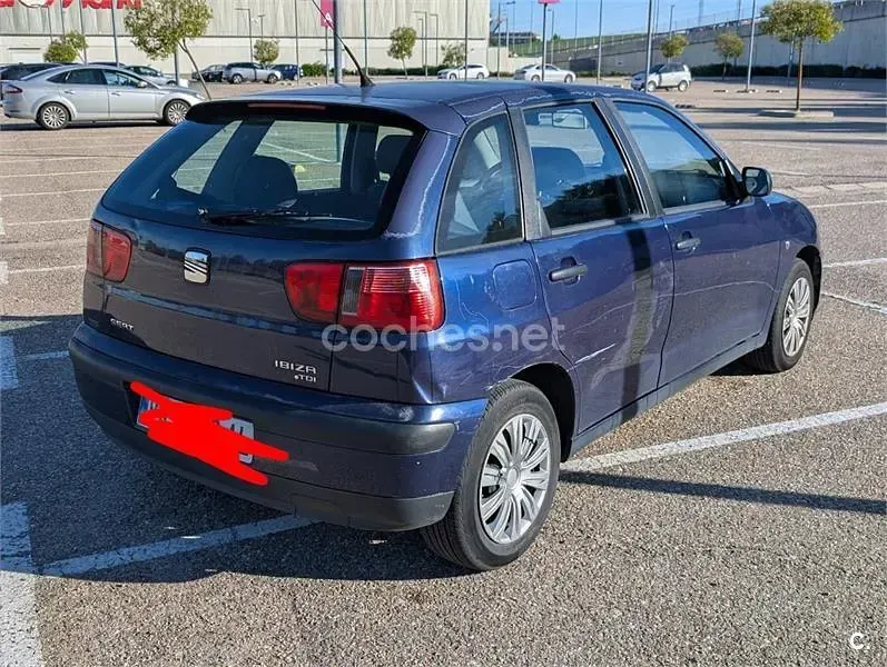 Usado Seat Ibiza Sport 90 CV (66 kW) 2000 Azul Utilitario