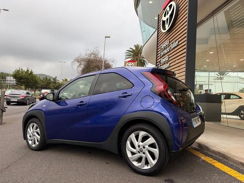 Usado Toyota Aygo X Play 72 CV (52 kW) 2025 Azul SUV