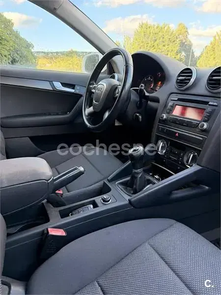 Usado Audi A3 Ambition 110 CV (80 kW) 2013 Blanco Berlina