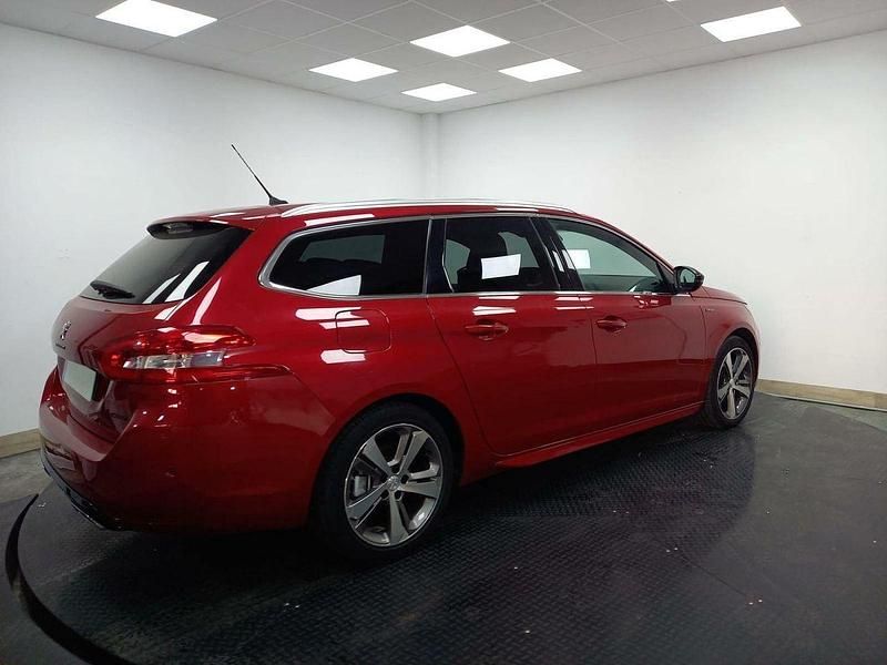 Usado Peugeot 308 GT-line 131 CV (96 kW) 2019 Rojo Familiar