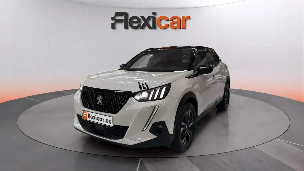 Usado Peugeot 2008 GT-line 131 CV (96 kW) 2020 Blanco SUV