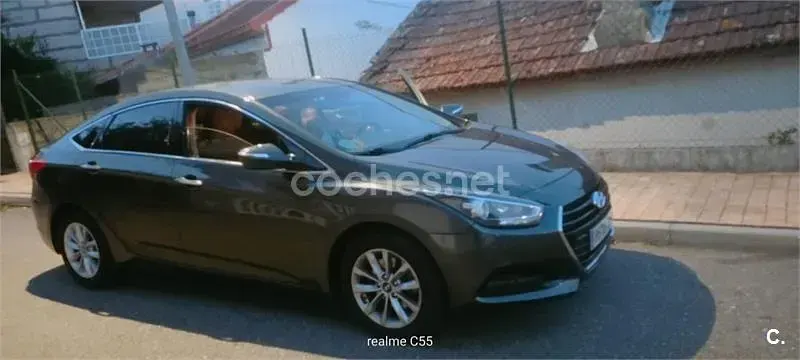 Usado Hyundai i40 115 CV (84 kW) 2016 Gris / plata Berlina