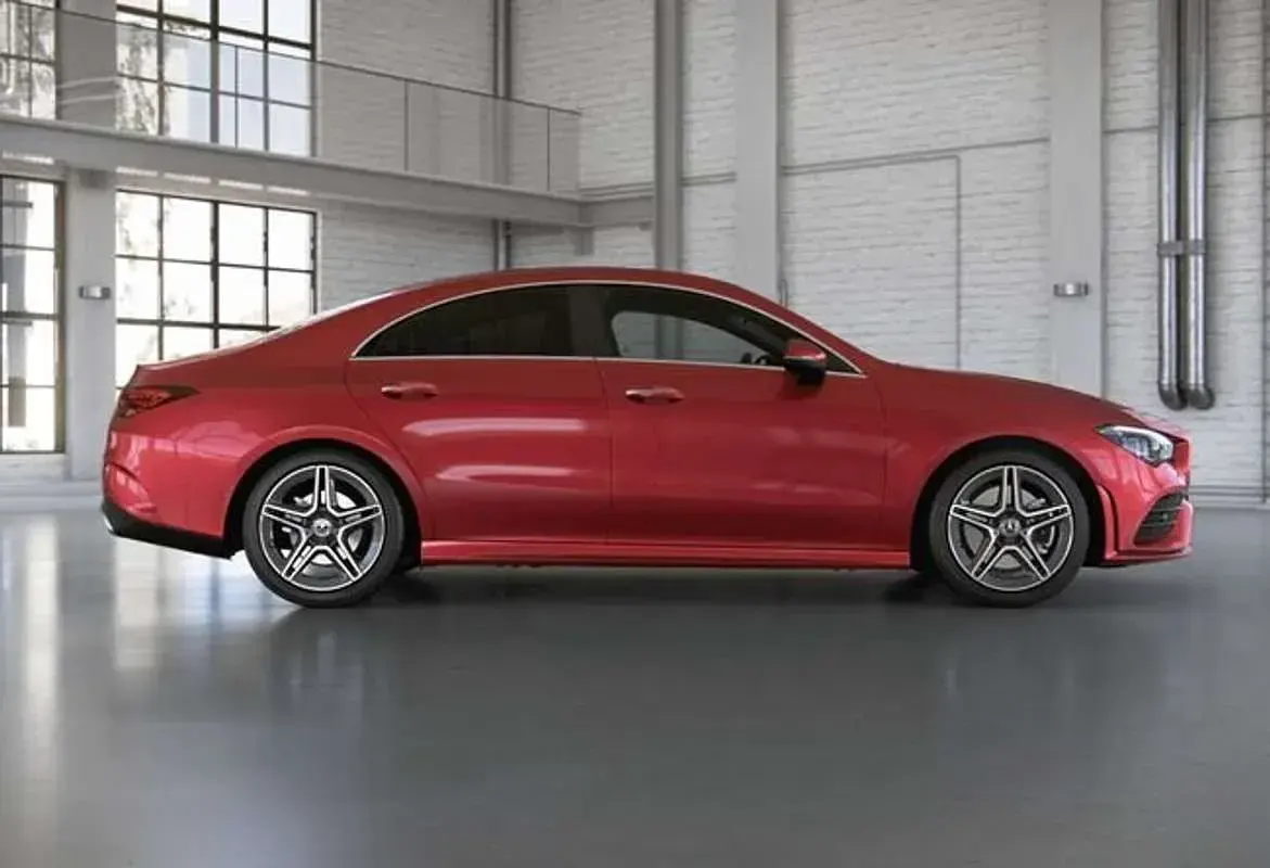 Usado Mercedes CLA200 163 CV (119 kW) 2023 Rojo Berlina