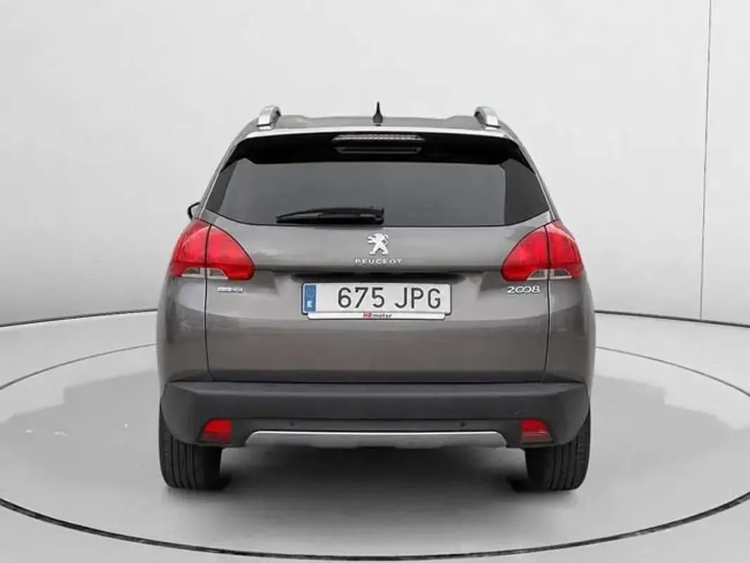 Usado Peugeot 2008 Style 100 CV (73 kW) 2016 Gris SUV