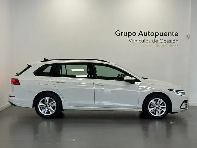 Usado VW Golf VIII 115 CV (84 kW) 2022 Blanco Familiar