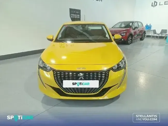 Usado Peugeot 208 Allure 100 CV (73 kW) 2020 Amarillo Utilitario