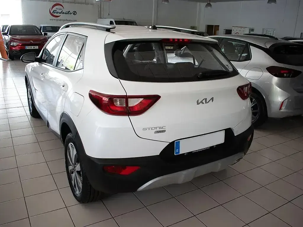 Usado Kia Stonic 100 CV (73 kW) 2024 Blanco SUV