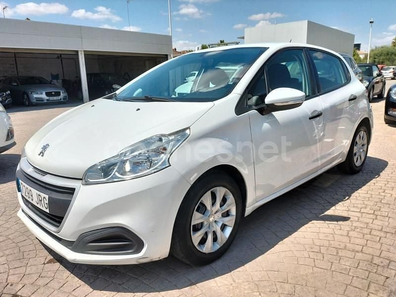 Blanco Usado 2016 Peugeot 208 Active Utilitario | 5600 € (Buen precio) - Imagen 1/4
