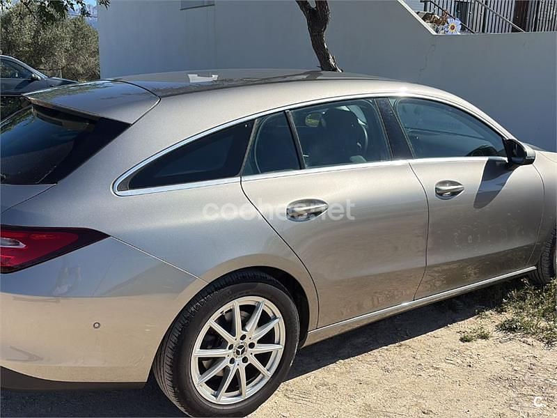 Usado Mercedes CLA200 Shooting Brake 156 CV (114 kW) 2019 Gris / plata Familiar