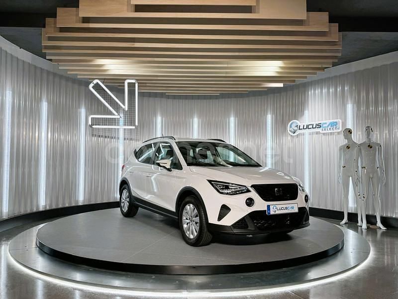Usado Seat Arona Style 110 CV (80 kW) 2022 Blanco SUV