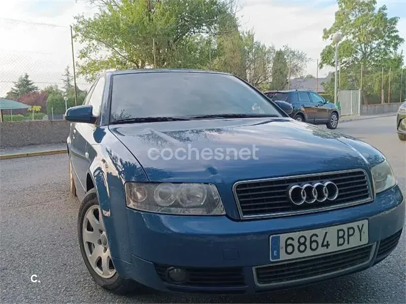 Usado Audi A4 115 CV (84 kW) 2001 Azul Berlina