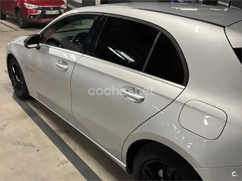 Usado Mercedes A180 116 CV (85 kW) 2020 Gris / plata Berlina