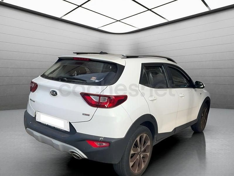Usado Kia Stonic 100 CV (73 kW) 2018 Blanco SUV