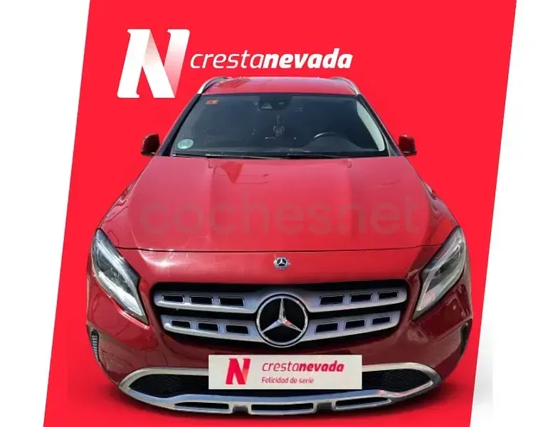 Usado Mercedes GLA180 122 CV (89 kW) 2019 Rojo SUV
