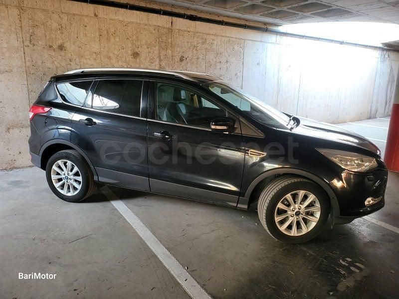 Usado Ford Kuga Titanium 140 CV (102 kW) 2015 Negro SUV