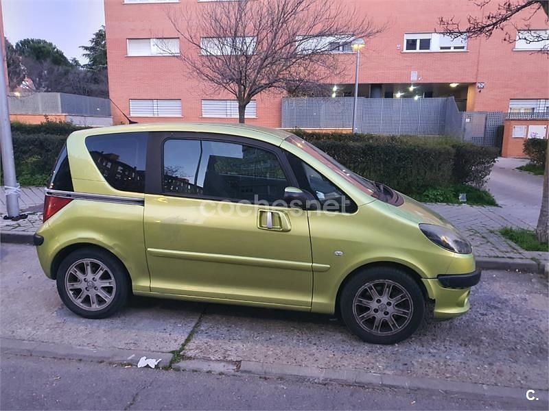 Usado Peugeot 1007 110 CV (80 kW) 2007 Verde Monovolumen