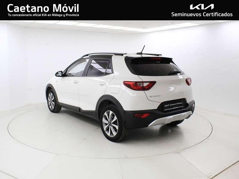 Usado Kia Stonic 84 CV (61 kW) 2022 Blanco SUV