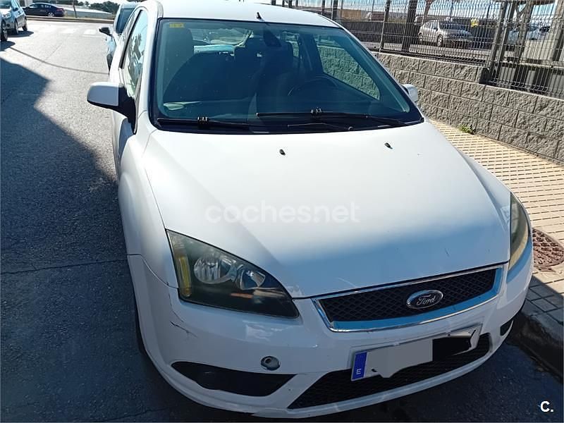 Usado Ford Focus Trend 115 CV (84 kW) 2006 Blanco Berlina