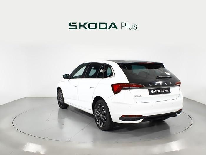Blanco Usado 2024 Skoda Scala Utilitario | 19.500 € (Precio justo) - Imagen 1/4