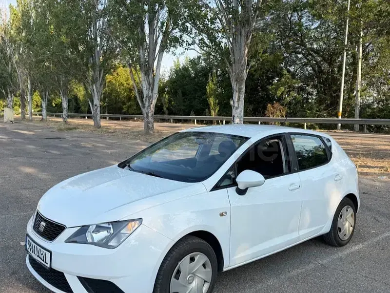 Usado Seat Ibiza Reference 75 CV (55 kW) 2018 Blanco Utilitario