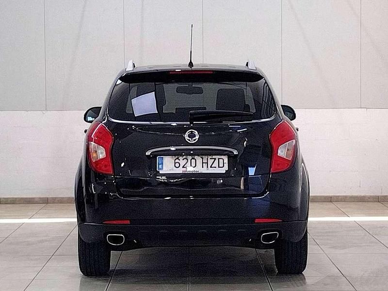 Usado Ssangyong (KGM) Korando Limited 150 CV (110 kW) 2014 Negro SUV