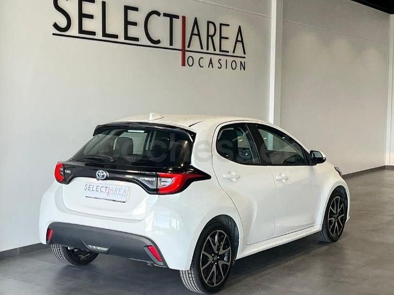 Usado Toyota Yaris Hybrid Active 116 CV (85 kW) 2023 Blanco Berlina