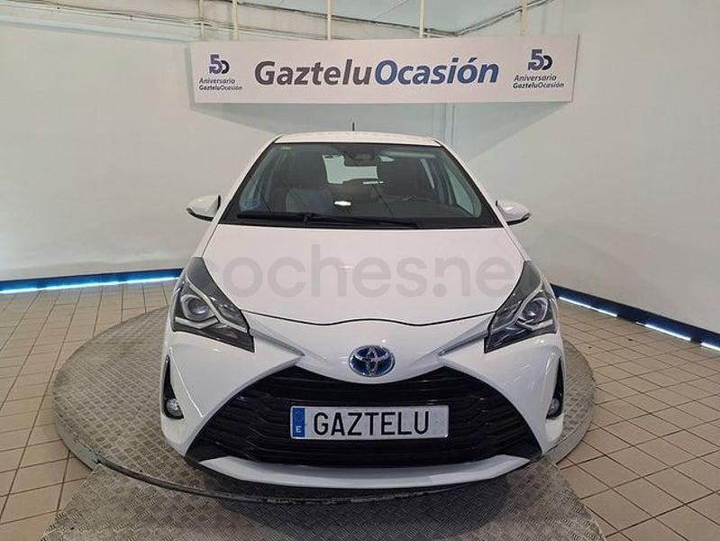 Usado Toyota Yaris Hybrid Active 100 CV (73 kW) 2020 Blanco Berlina