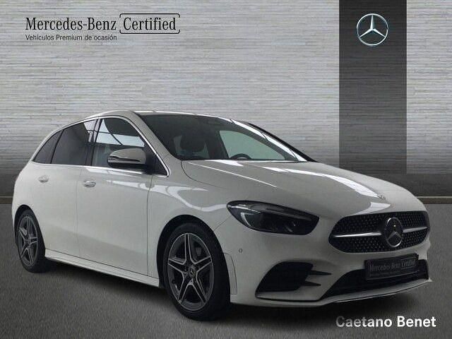 Usado Mercedes B180 AMG line 136 CV (100 kW) 2025 Blanco polar Monovolumen