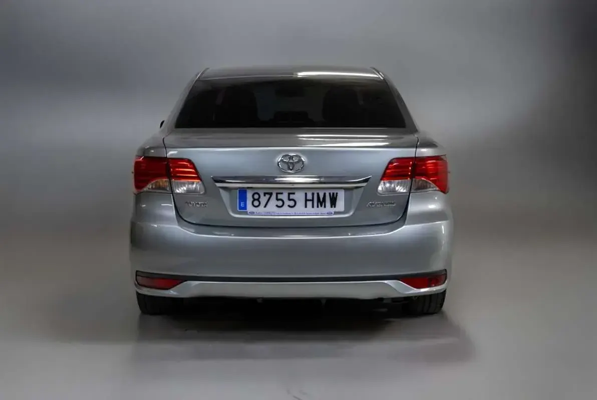 Usado Toyota Avensis Multidrive S 152 CV (111 kW) 2012 Gris Familiar
