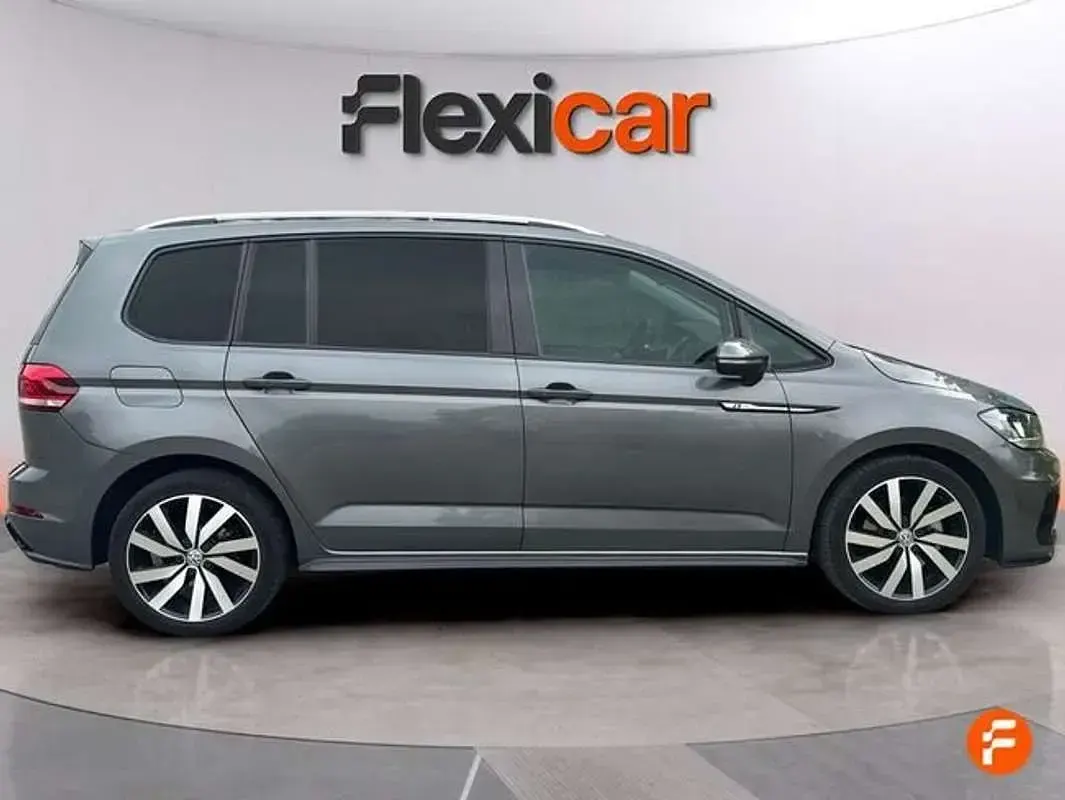 Usado VW Touran Sportline 150 CV (110 kW) 2019 Gris Monovolumen
