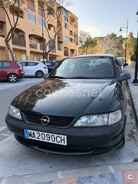 Usado Opel Vectra 100 CV (73 kW) 1997 Verde Berlina