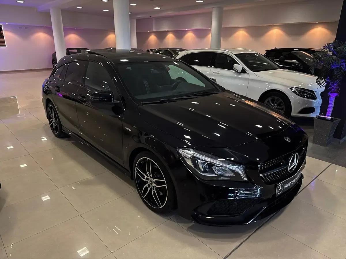 Usado Mercedes CLA200 Shooting Brake 156 CV (114 kW) 2017 Negro Familiar