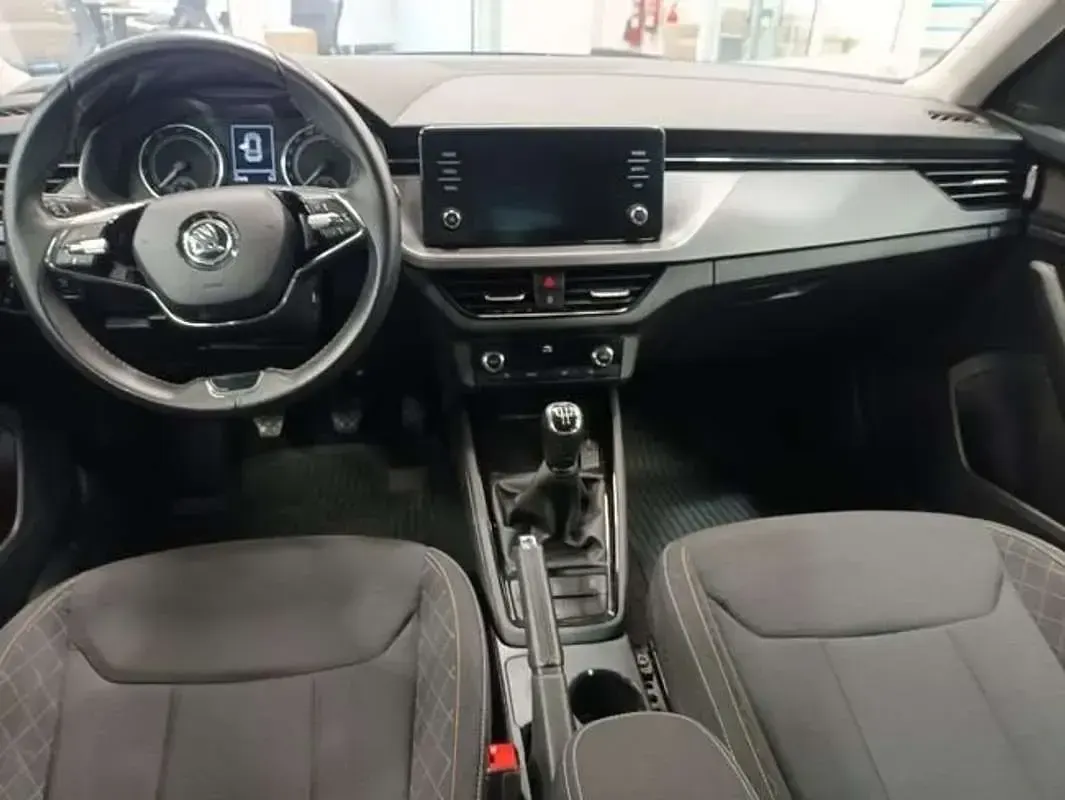 Usado Skoda Kamiq Ambition 95 CV (69 kW) 2024 Azul SUV
