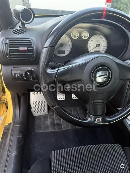 Usado Seat Leon CUPRA 210 CV (154 kW) 2004 Amarillo Utilitario