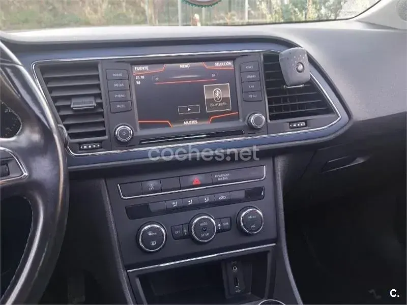 Usado Seat Leon CONNECT 125 CV (91 kW) 2016 Negro Berlina