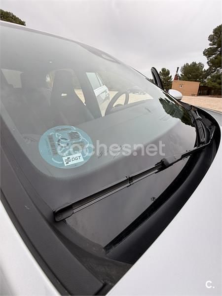 Usado Mercedes A180 116 CV (85 kW) 2023 Gris / plata Berlina