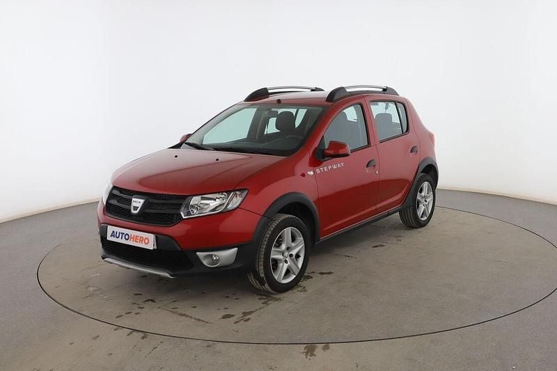 Usado Dacia Sandero Stepway 90 CV (66 kW) 2015 Rojo Utilitario