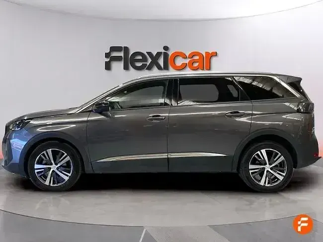 Usado Peugeot 5008 Allure 130 CV (95 kW) 2024 Gris SUV