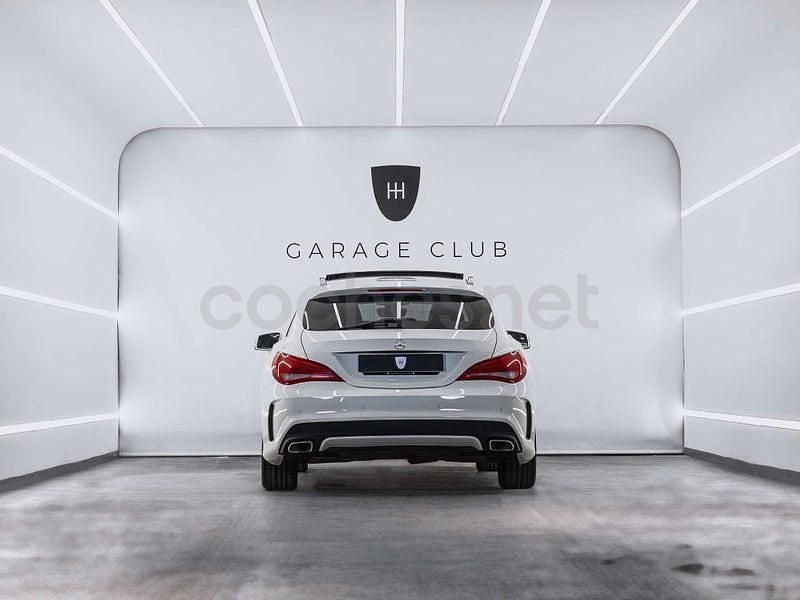 Usado Mercedes CLA220 Shooting Brake AMG line 177 CV (130 kW) 2015 Blanco Familiar