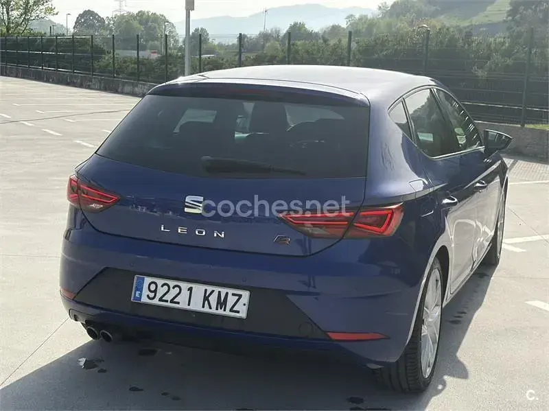 Usado Seat Leon FR 184 CV (135 kW) 2018 Azul Berlina