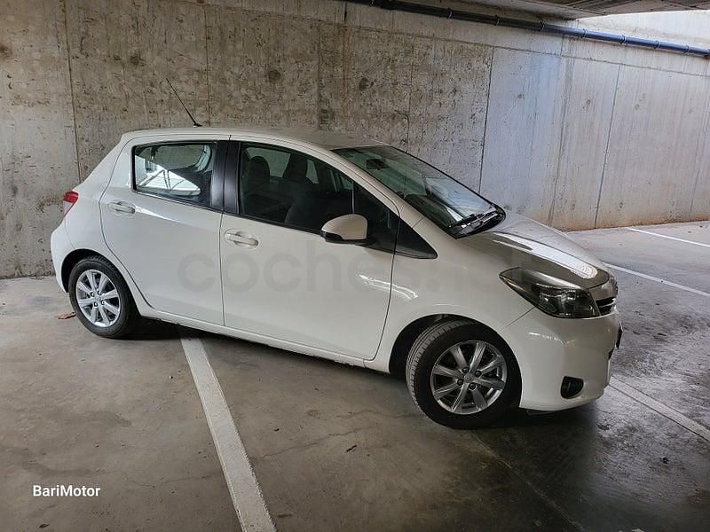 Usado Toyota Yaris Active 90 CV (66 kW) 2013 Blanco Utilitario