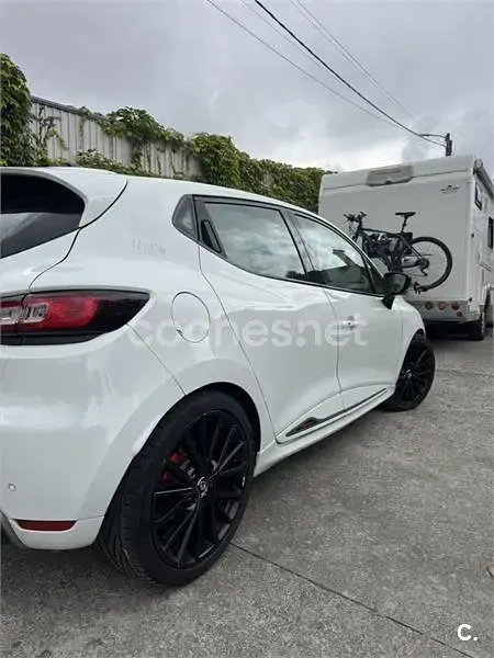 Usado Renault Clio IV Trophy 220 CV (161 kW) 2017 Blanco Berlina