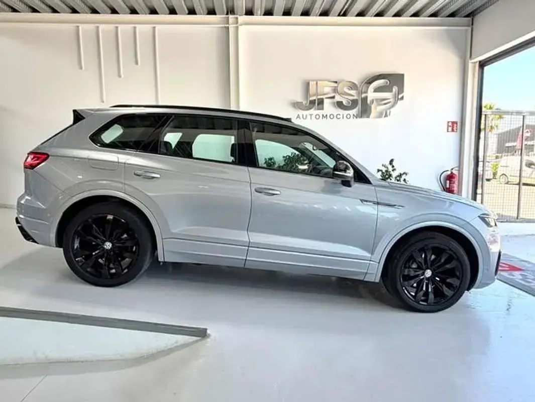 Usado VW Touareg R-line 286 CV (210 kW) 2019 Gris SUV