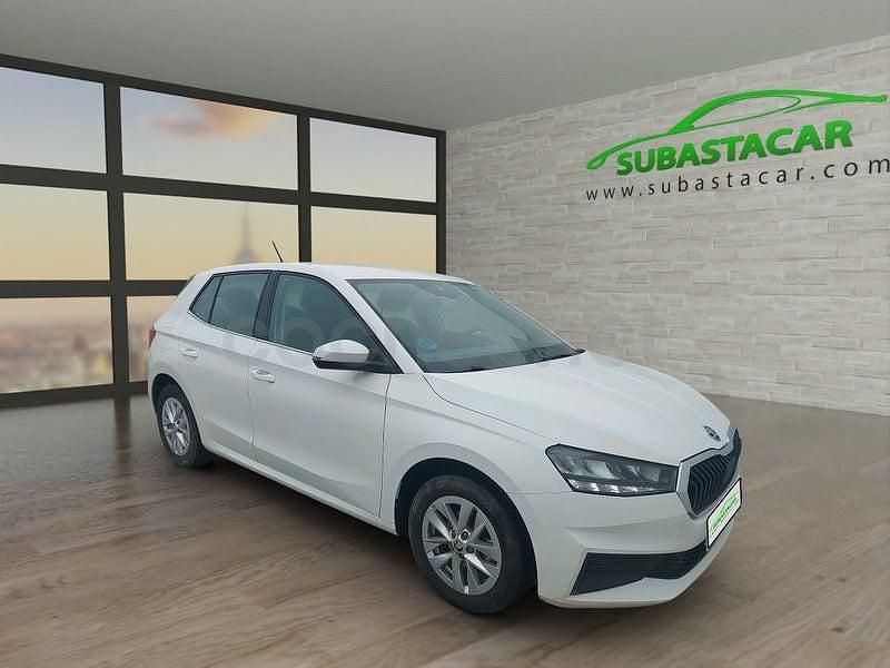 Usado Skoda Fabia 80 CV (58 kW) 2022 Blanco Utilitario
