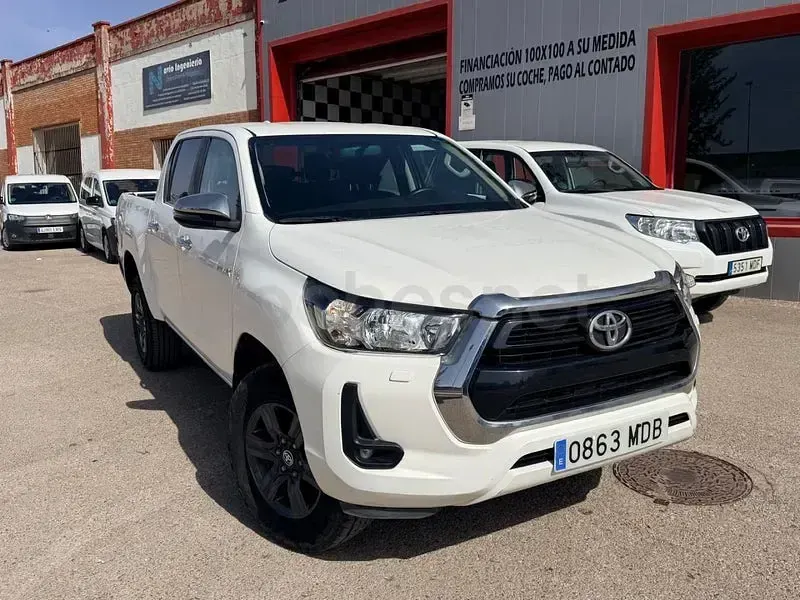 Usado Toyota HiLux Plus 150 CV (110 kW) 2023 Blanco Pickup/Camioneta
