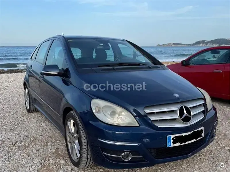 Usado Mercedes B180 109 CV (80 kW) 2008 Azul Monovolumen