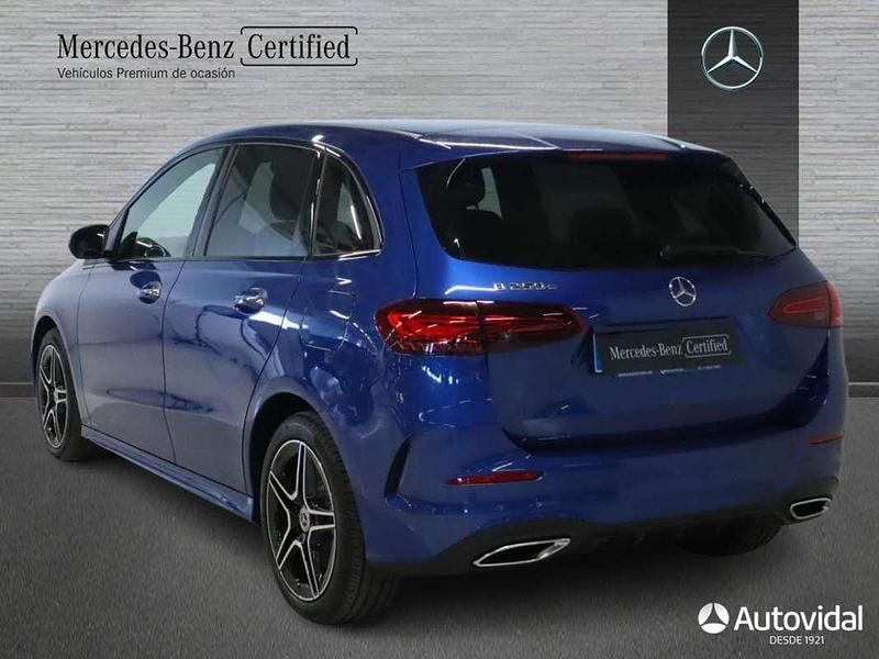 Usado Mercedes E250 218 CV (160 kW) 2025 Azul Monovolumen