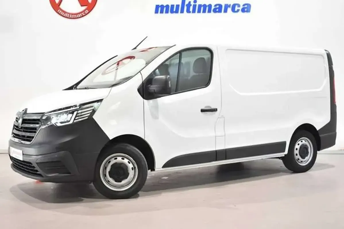Usado Renault Trafic 114 CV (83 kW) 2022 Blanco Monovolumen